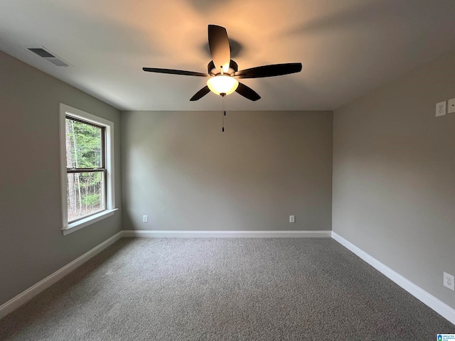 unfurnished room with carpet flooring and ceiling fan