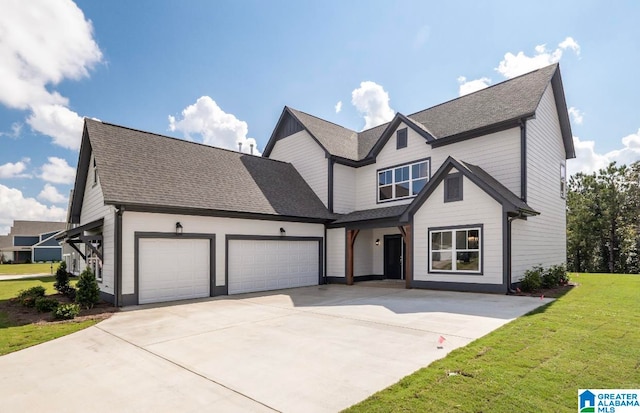 view of front of home featuring a front lawn and a garage