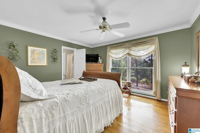 bedroom with ceiling fan, ornamental molding, and light hardwood / wood-style floors