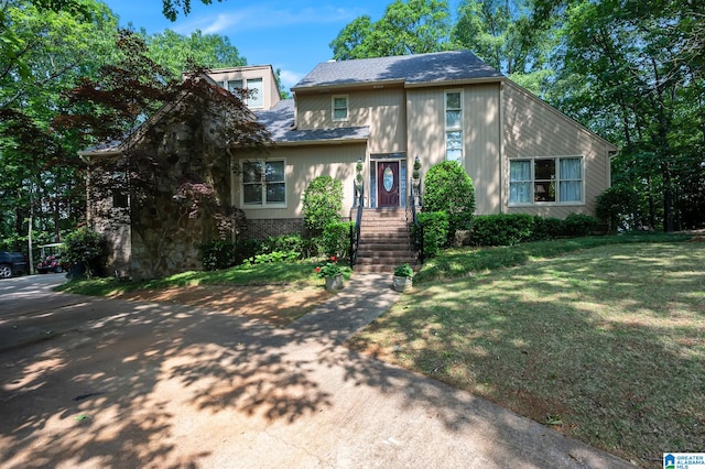 view of front of property with a front lawn