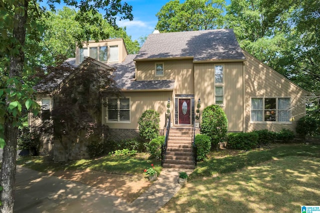 view of front of house with a front yard