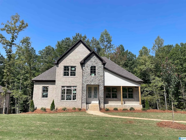 view of front facade featuring covered porch and a front yard