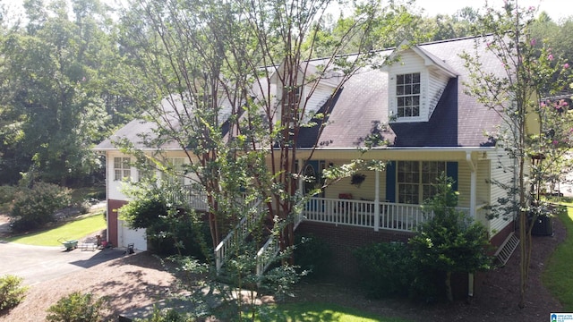 view of front of house featuring covered porch