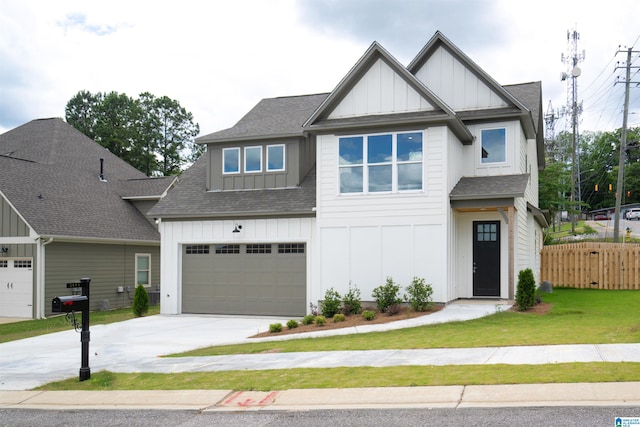 view of front facade featuring a garage