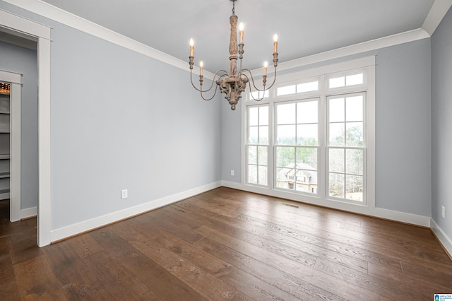 spare room featuring an inviting chandelier, dark wood-type flooring, and crown molding