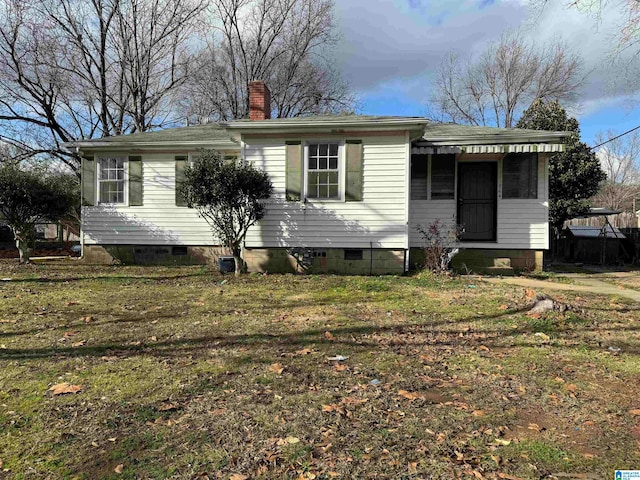 view of front of house with a front yard