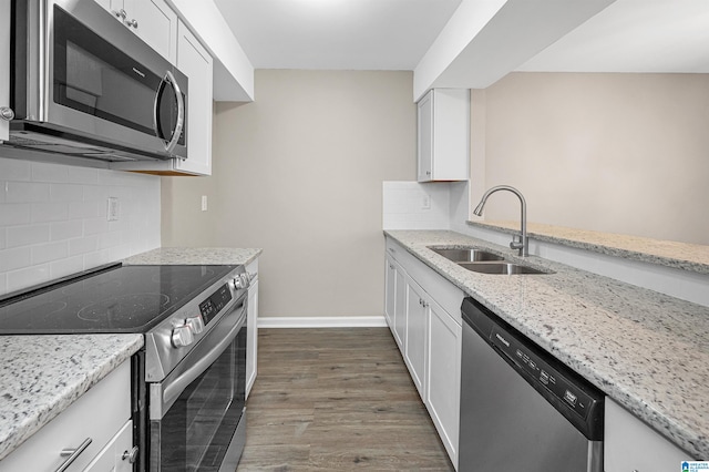 kitchen with backsplash, stainless steel appliances, dark wood-type flooring, and sink