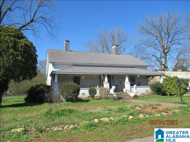 view of front of home with a front lawn and a porch