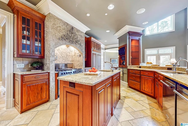 kitchen with crown molding, a kitchen island with sink, tasteful backsplash, and light tile flooring