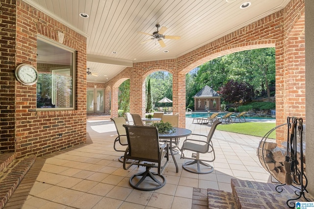 view of terrace with ceiling fan