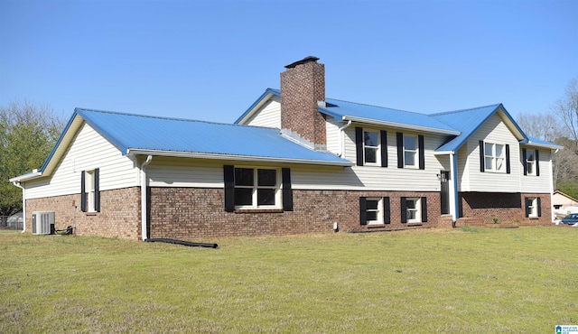 exterior space featuring a front lawn