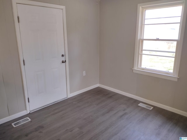 spare room featuring dark wood-type flooring