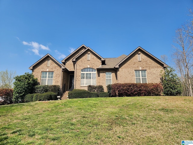 view of front facade with a front yard