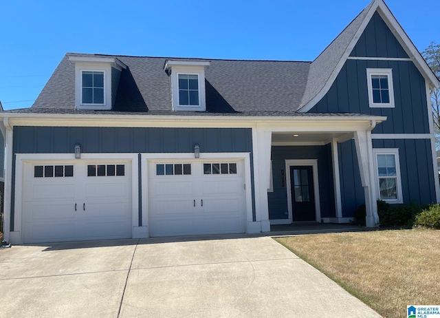 view of front facade featuring a front yard and a garage