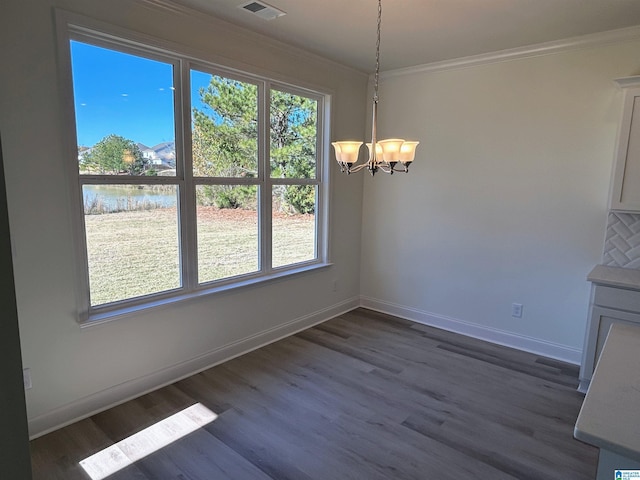 unfurnished dining area with visible vents, baseboards, ornamental molding, an inviting chandelier, and dark wood-style flooring