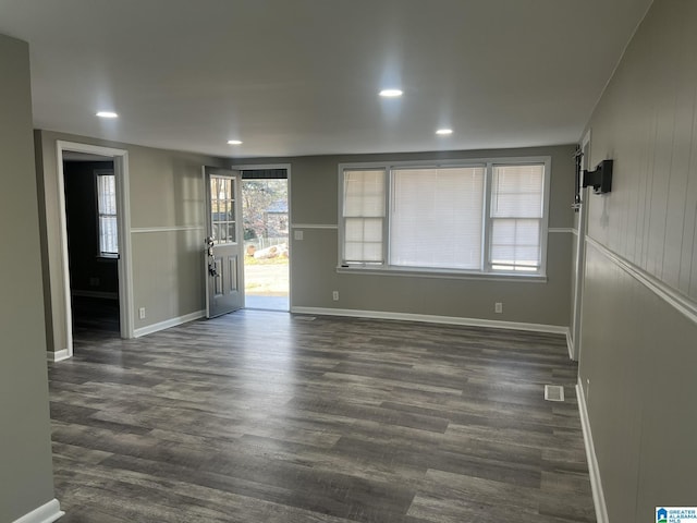 spare room featuring recessed lighting, visible vents, dark wood finished floors, and baseboards