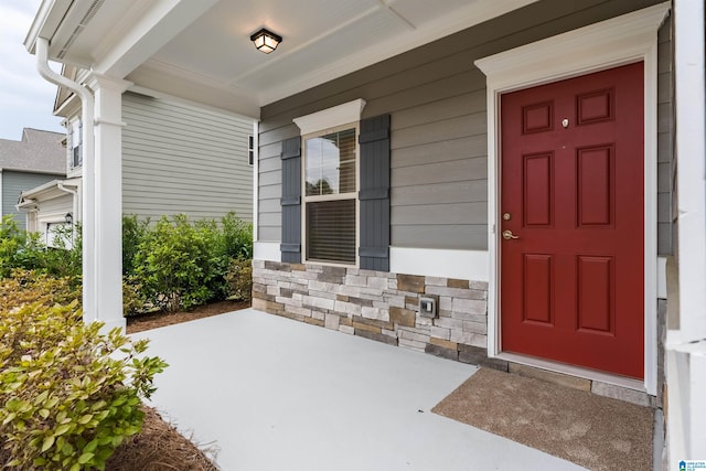 property entrance featuring a porch