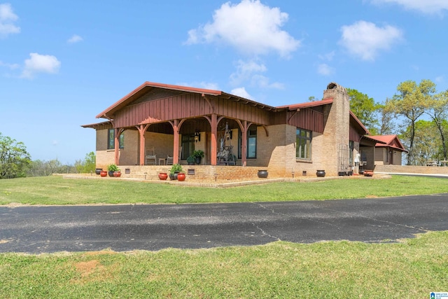 view of front of house with a front yard