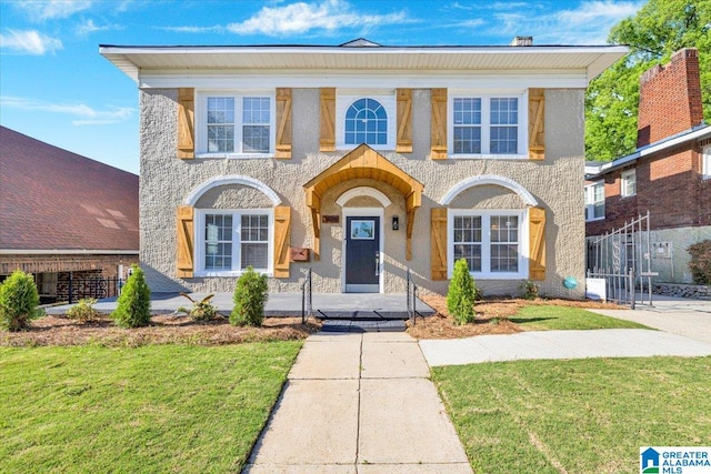 view of front of house with a front lawn