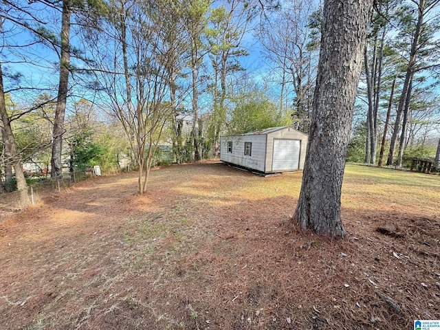 view of yard featuring a storage shed