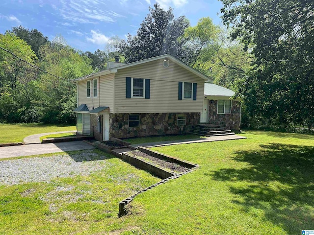 back of house featuring a yard