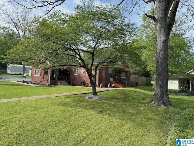 view of front of home featuring a front lawn