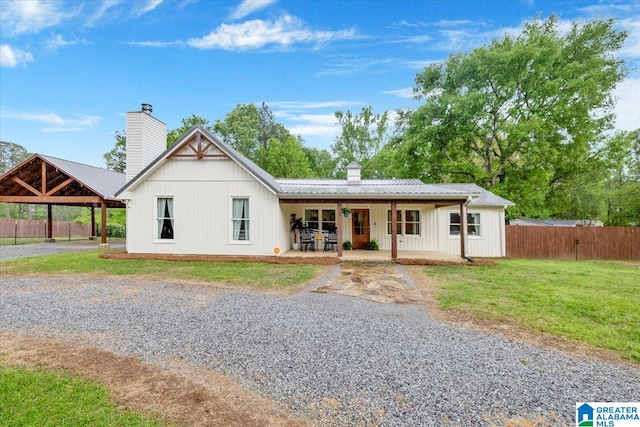 view of front of house with a front lawn and covered porch