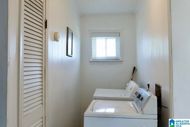 washroom featuring washing machine and dryer and crown molding