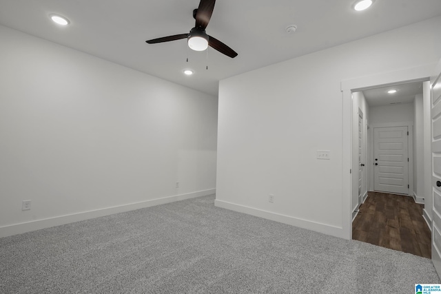 carpeted empty room featuring ceiling fan