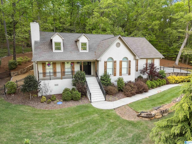 view of front of property featuring a porch and a front lawn