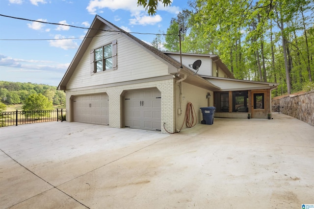 view of front property featuring a garage