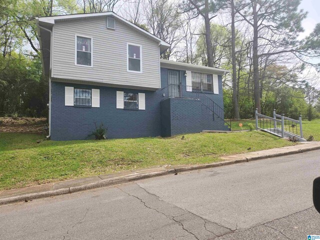 tri-level home with a front lawn