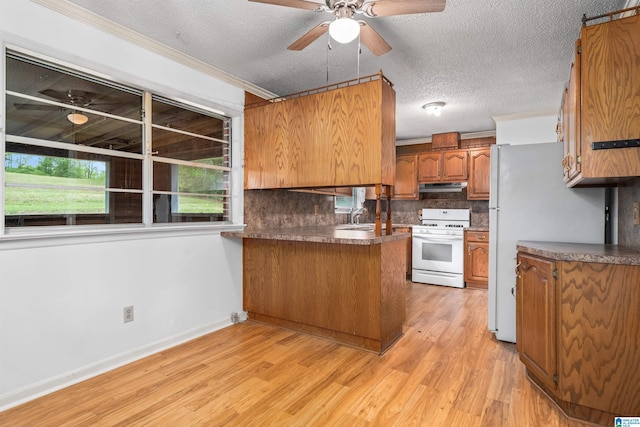 kitchen featuring white appliances, light hardwood / wood-style flooring, backsplash, kitchen peninsula, and ceiling fan