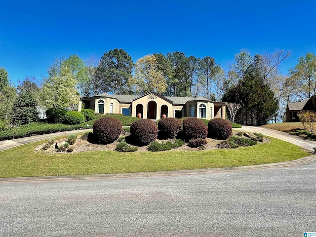 ranch-style home with a front yard