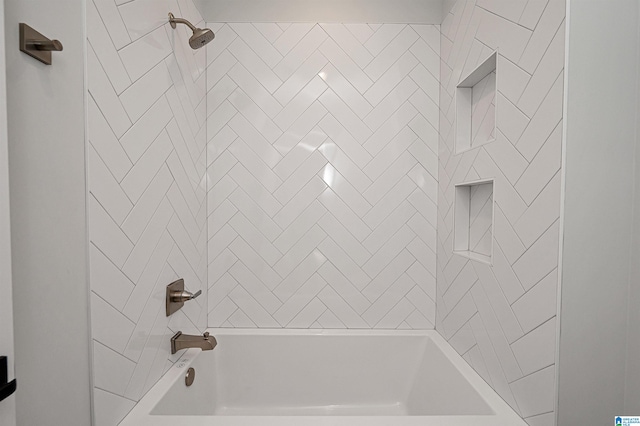 bathroom with tiled shower / bath combo