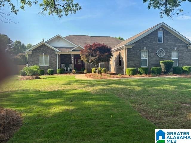 view of front of house with a front yard