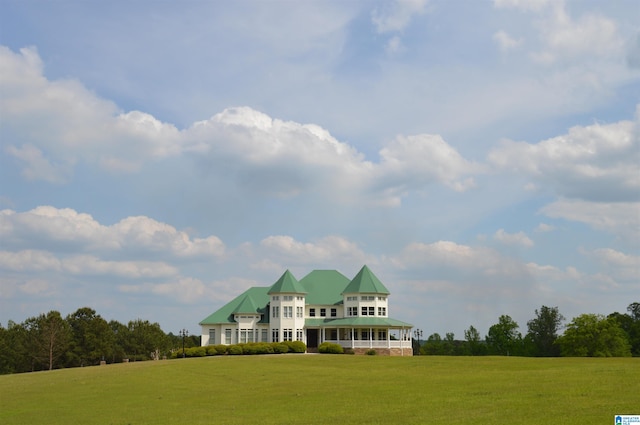 view of front of property with a front lawn