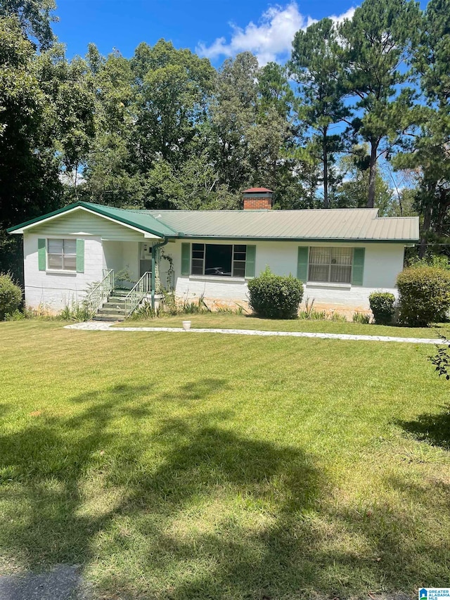 ranch-style home featuring a front yard