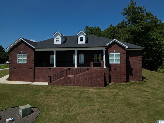 view of front of home featuring a front yard