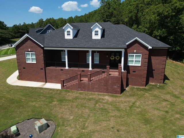 view of front facade with a front lawn