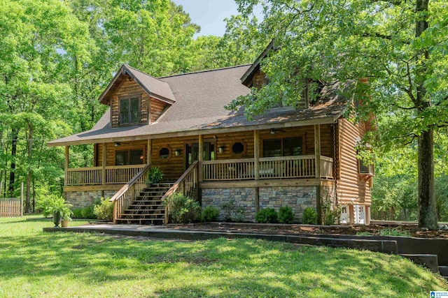 cabin with a front lawn and covered porch