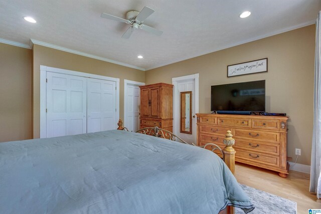 bedroom featuring a closet, ceiling fan, light hardwood / wood-style floors, and ornamental molding