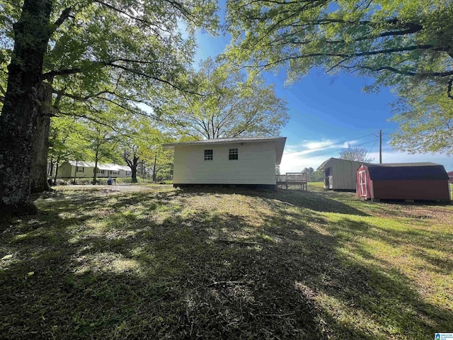 view of yard with an outbuilding and a shed