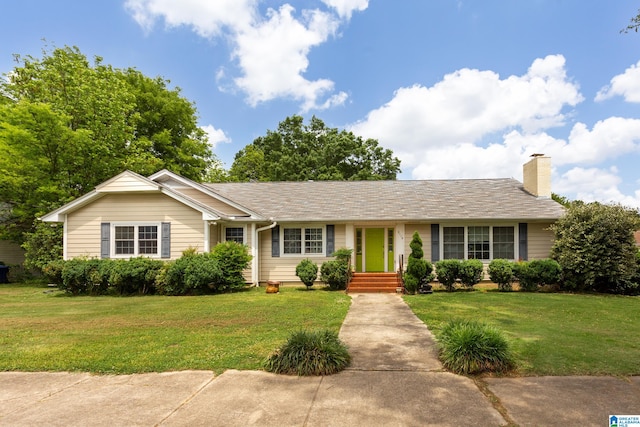 ranch-style house featuring a front lawn