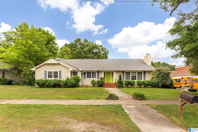 ranch-style home featuring a front lawn