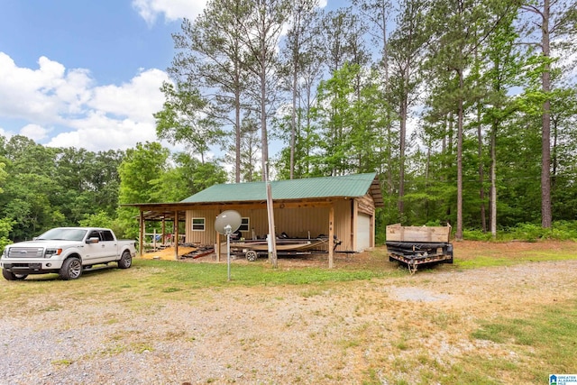 view of front of house featuring an outdoor structure