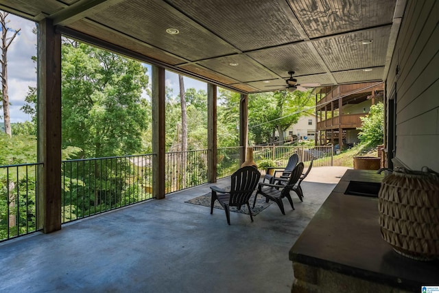 unfurnished sunroom with a wealth of natural light and ceiling fan