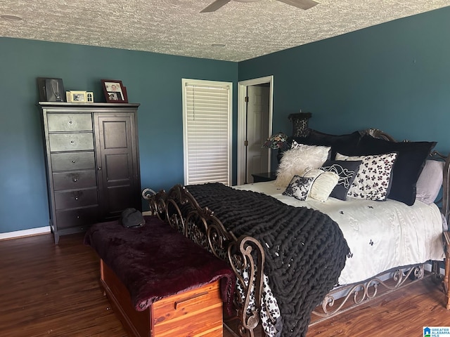 bedroom featuring ceiling fan, a textured ceiling, and dark wood-type flooring