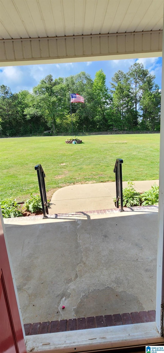 view of yard with a patio area