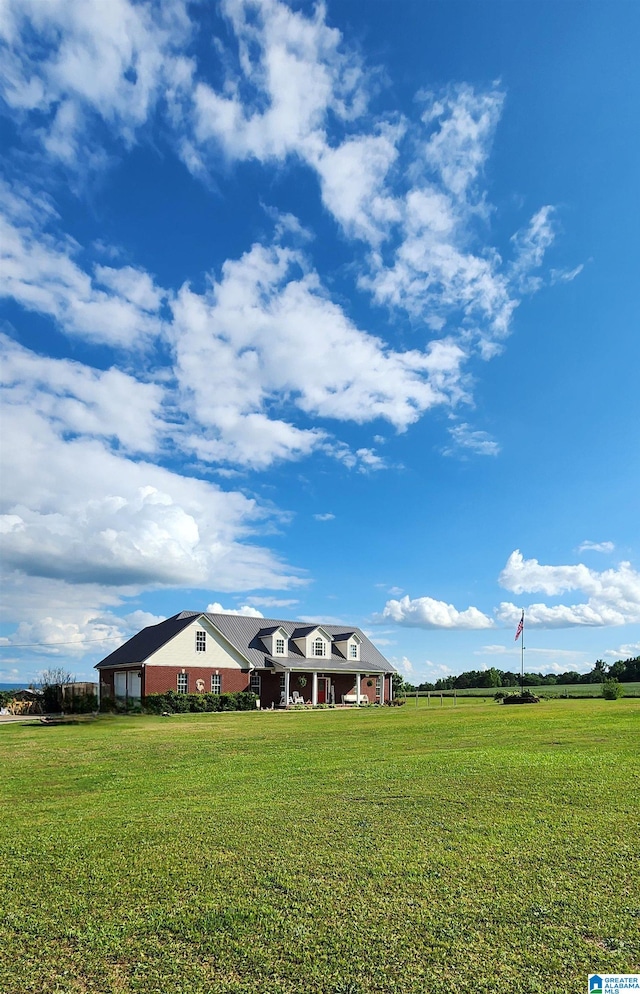 view of yard featuring a rural view